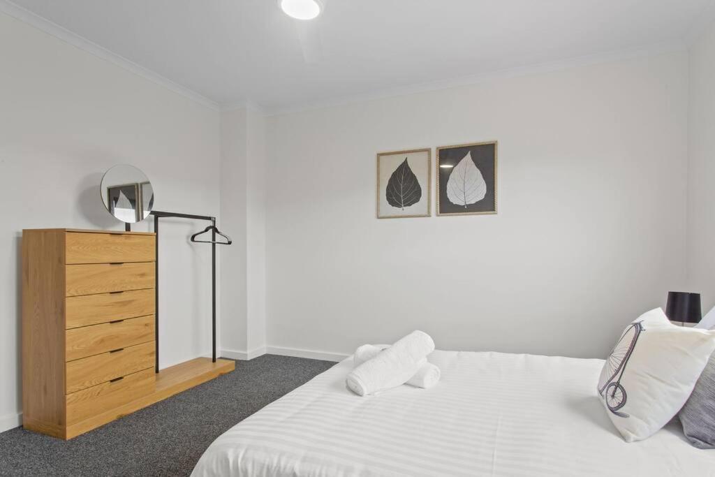 Waterfront Townhouse - Picturesque Marina Views Daire Port Lincoln Dış mekan fotoğraf