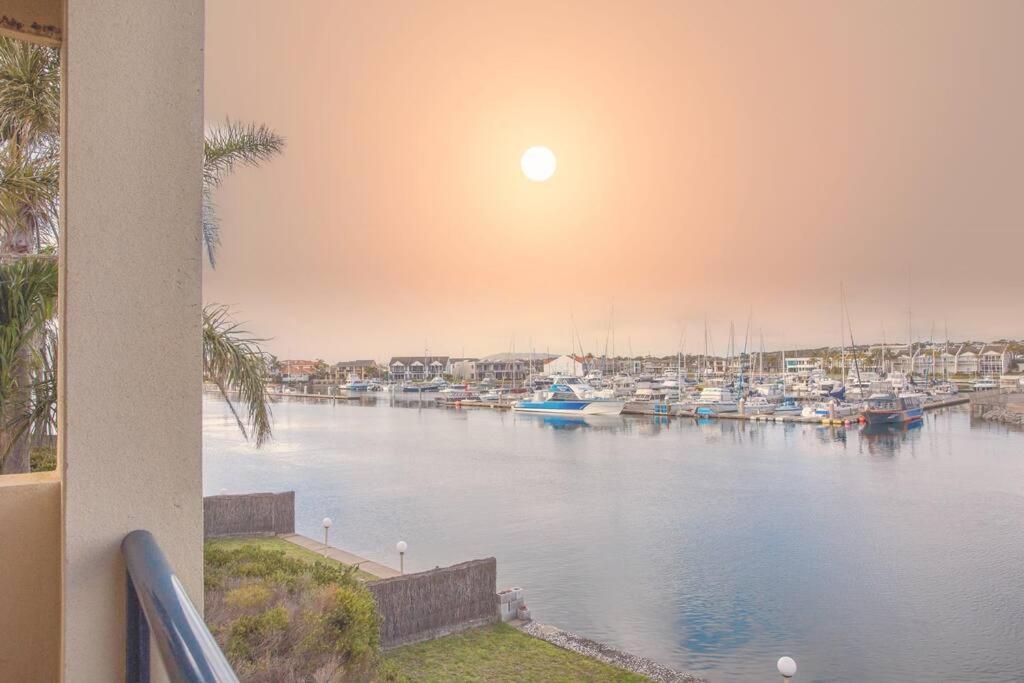 Waterfront Townhouse - Picturesque Marina Views Daire Port Lincoln Dış mekan fotoğraf